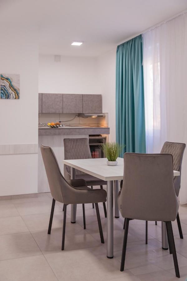 As Apartmani Pirot Luaran gambar